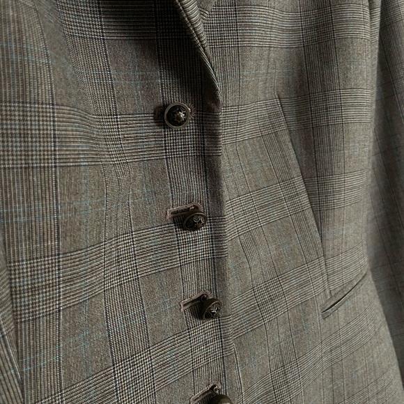 Blazer - Picture 7 of 7